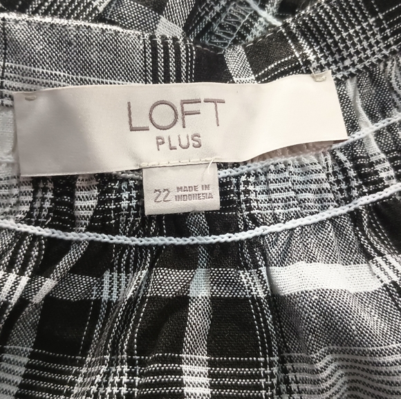 Loft PLUS Top, Plus Size Long Sleeve Top, Size: 22, Plaid Smocked Neck Tunic - Picture 4 of 5